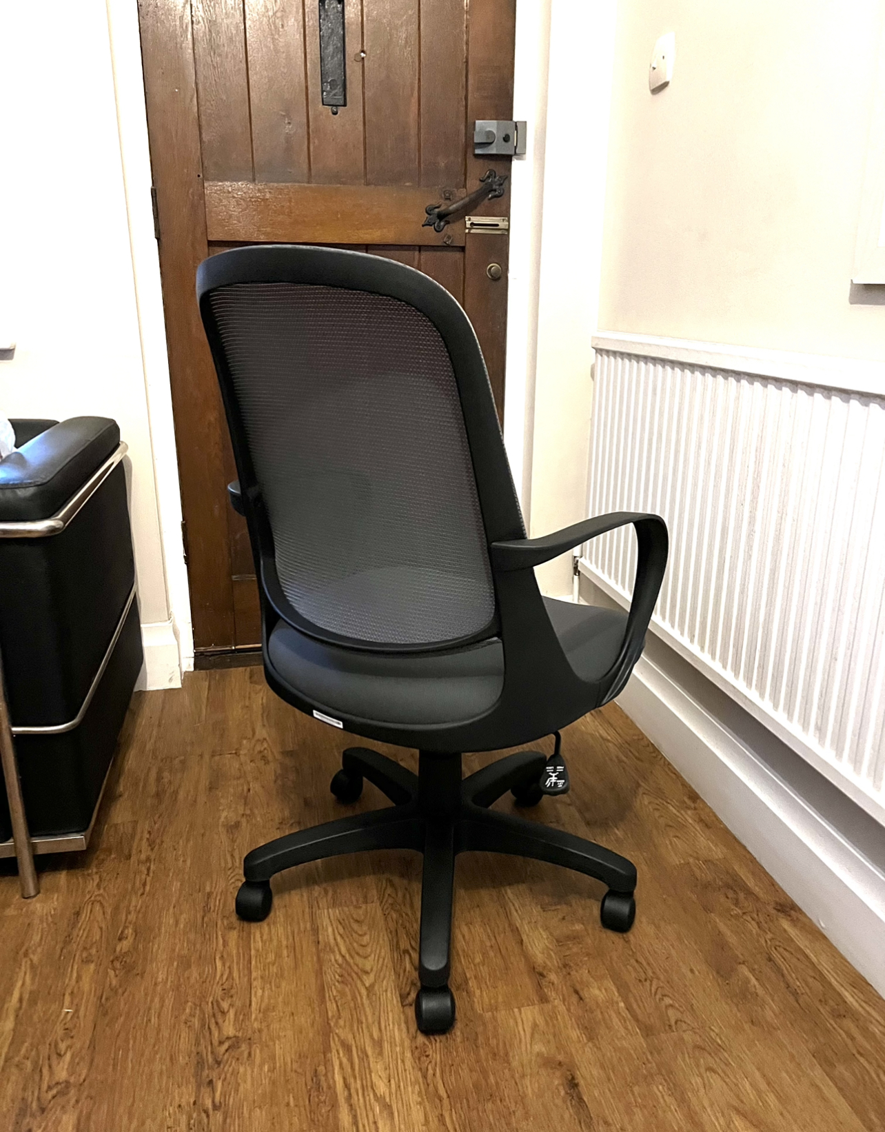 Soho budget grey mesh back adjustable ergonomic operators chair with grey fabric seat  black frame